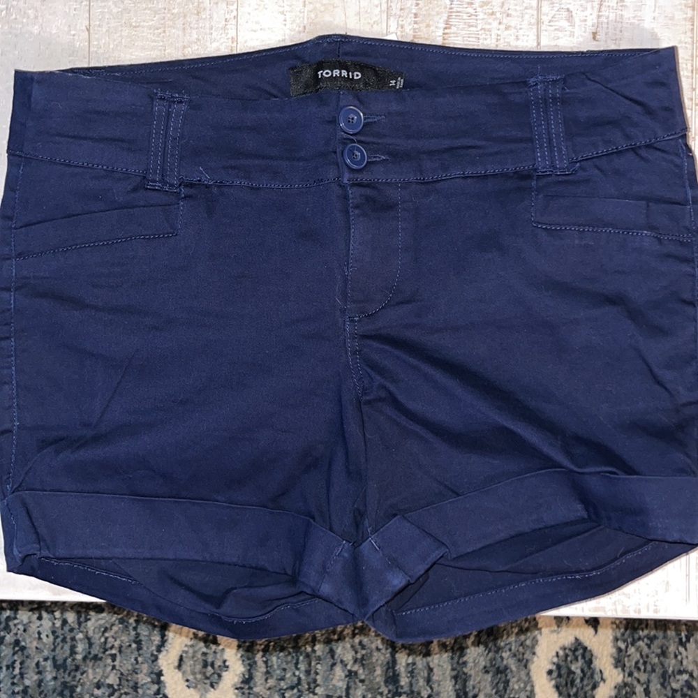 PRICE DROP 🔥 Torrid • MID SHORT - SATEEN NAVY || Size 14 • Stretch ✨‼️
